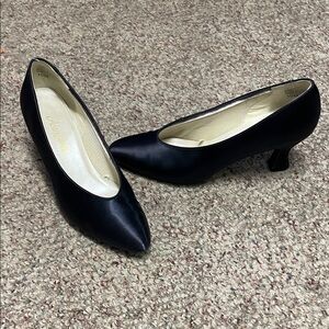 Vintage 80s/90s navy satin Women's Heels- almost new